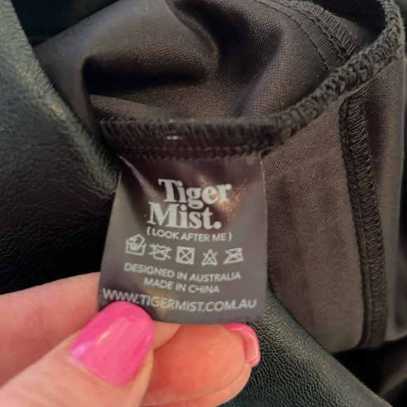 Tiger Mist Faux Leather Zippered Pants - Picture 8 of 9